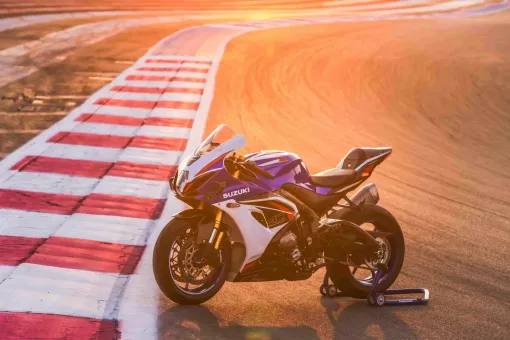suzuki-nov25-gsxr1000rprice-body4.webp
