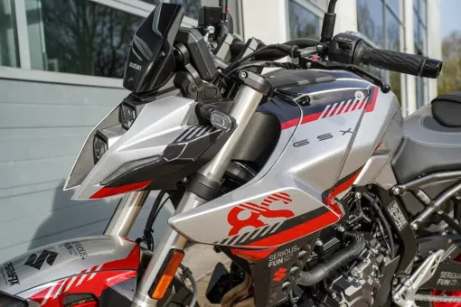 suzuki-mar26-gsxgraphicskits-body5.jpg